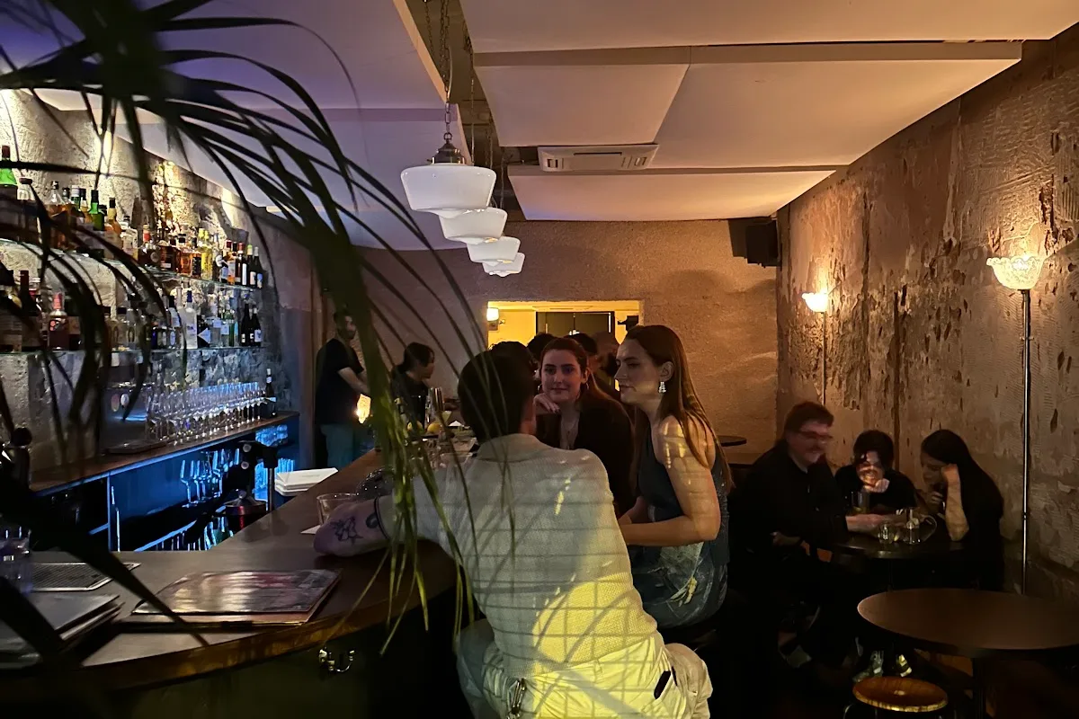 392 Kingsland Road