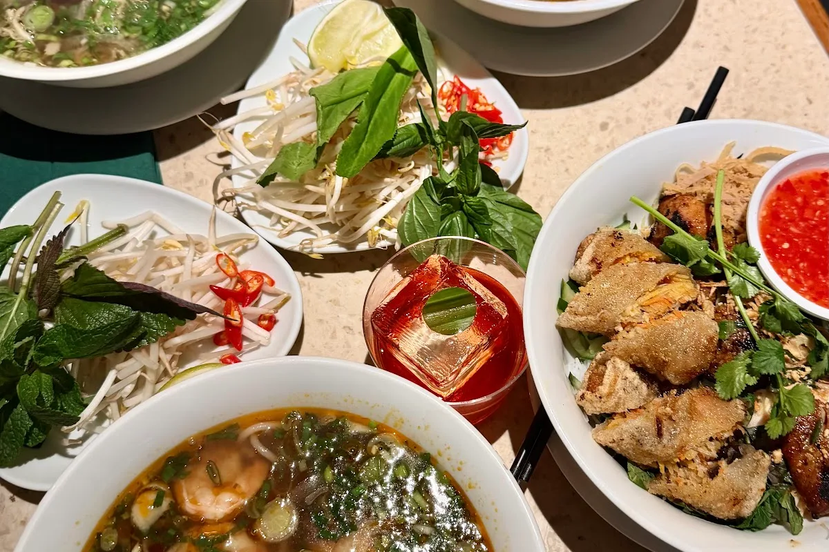 Sông Quê Phở Bar